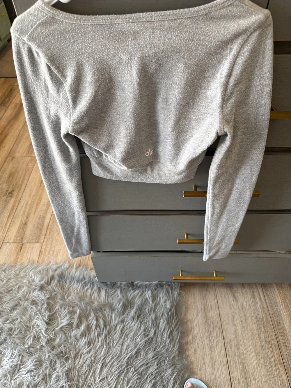 ALO Yoga Light Grey V-Neck Cropped Button Cardigan